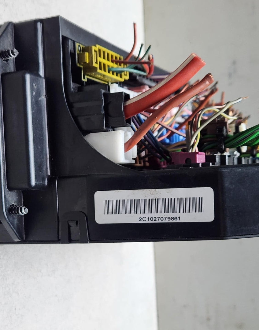 Mercedes-Benz X204 GLK Fuse Box Sam Relay Control Module Front A2129008207 W212 