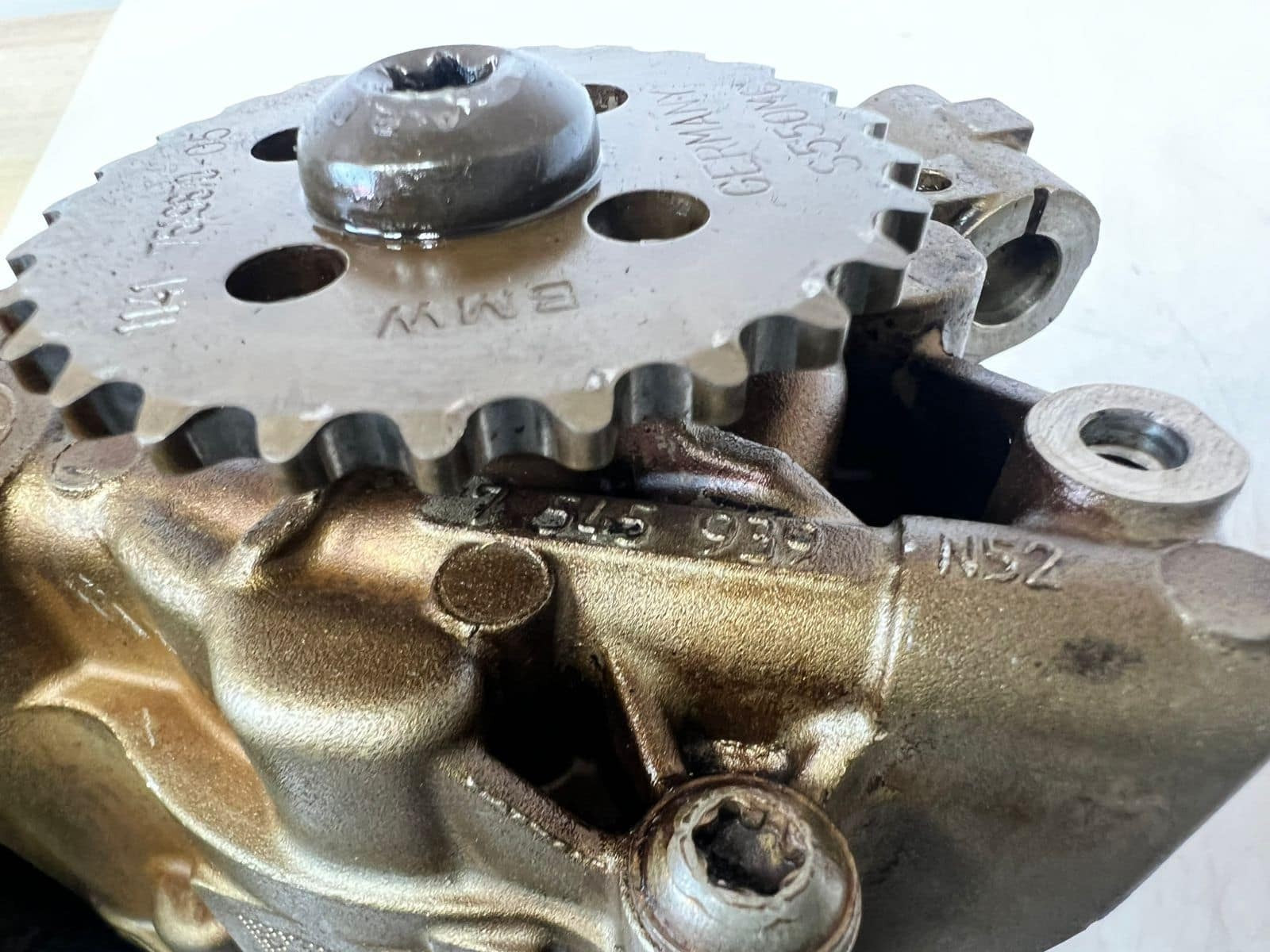 2007-2013 BMW 328i E90 E91 E60 E66 E93 335i 525xi Engine Oil Pump 7545939 OEM