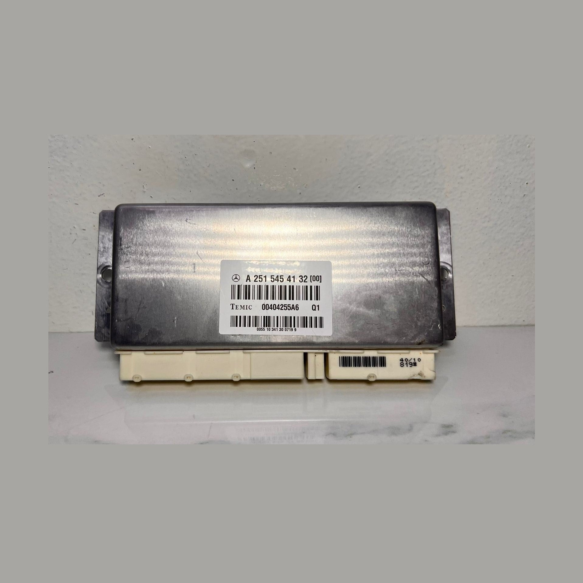 2007-2013 Mercedes-Benz GL450 Air Suspension Control Module A 251 545 41 32