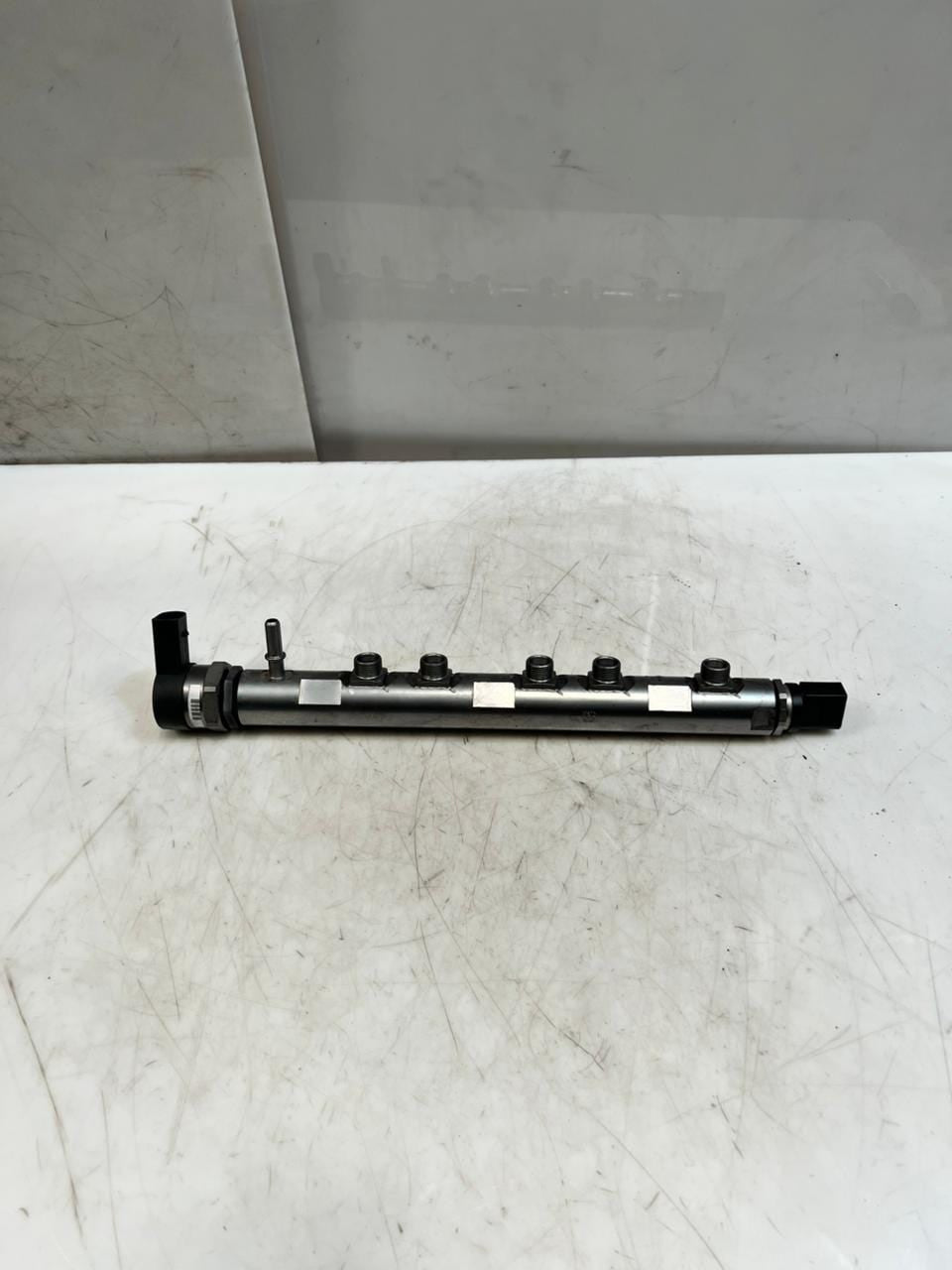 2016 Mini Cooper Fuel Injection Rail 8514166 1 Series F20 F21 with N47 diesel 