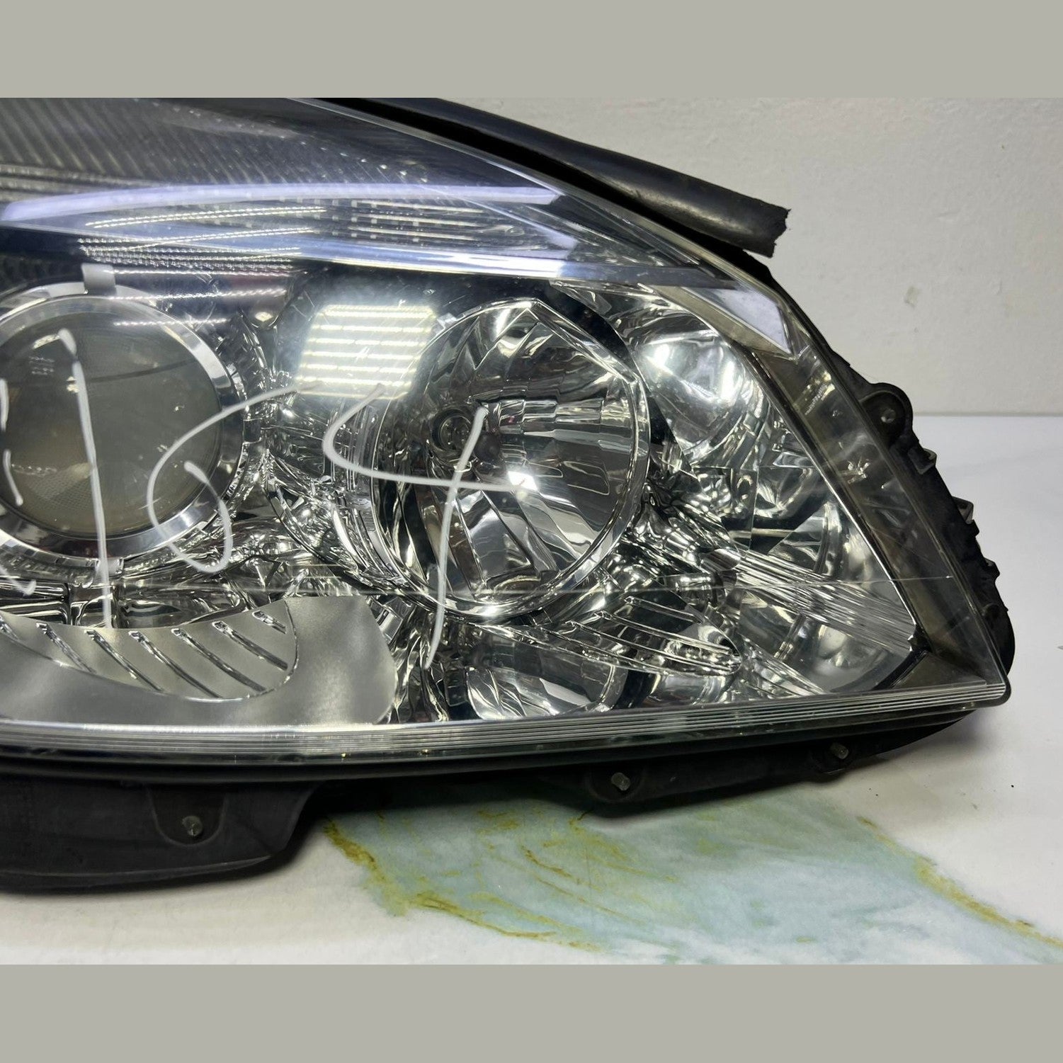 06-08 Mercedes W204 C-Class Front Right Side Head light Headlamp A204 8208661