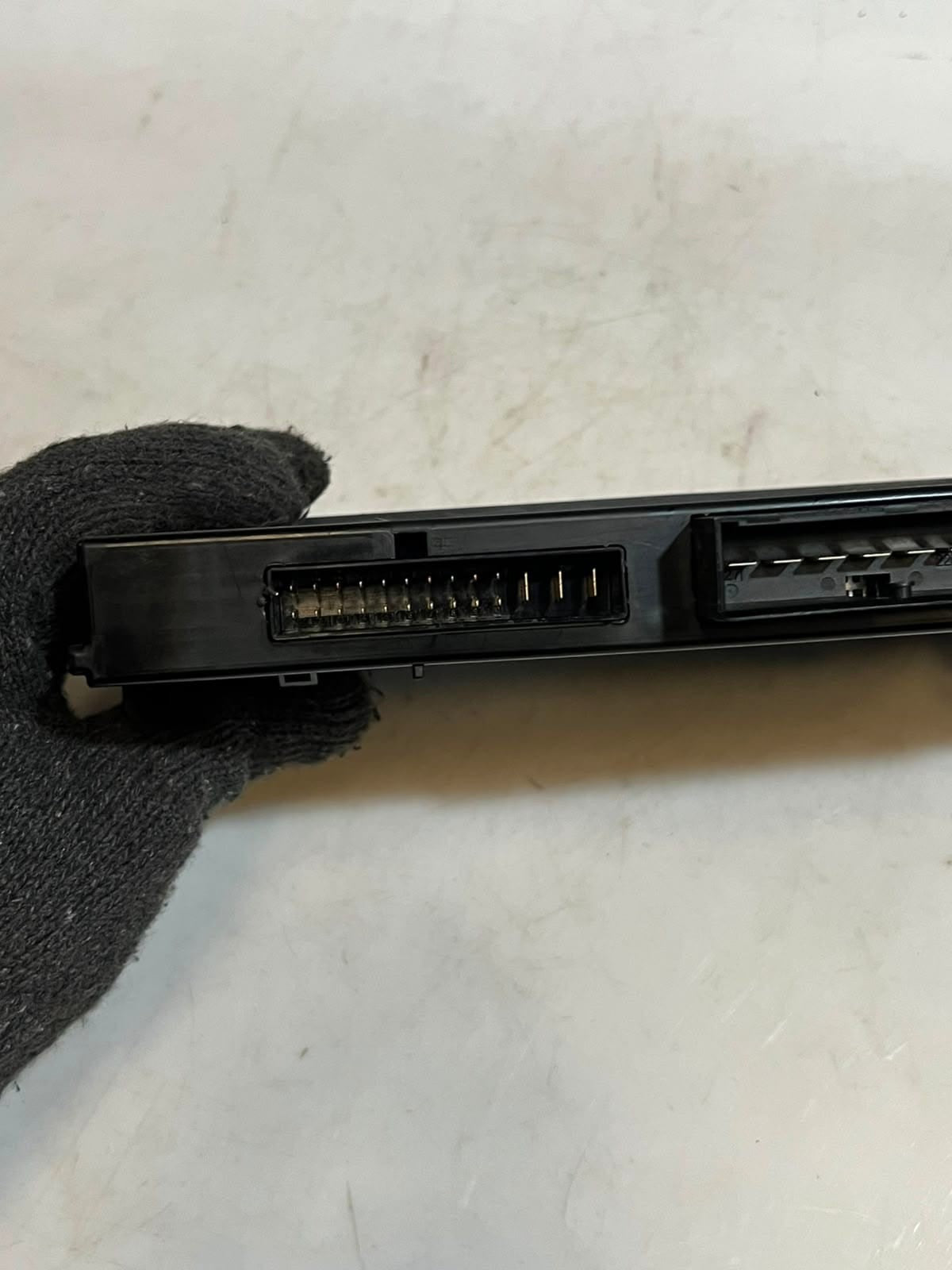 BMW F10 F11 F13 F06 F01 M5 Junction Box Electronic Control Unit V-2 unit 9284282
