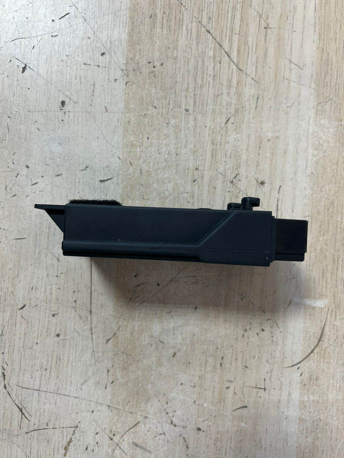 2016-2019 BMW 750i Rear Heated Seat Control Module 9381022