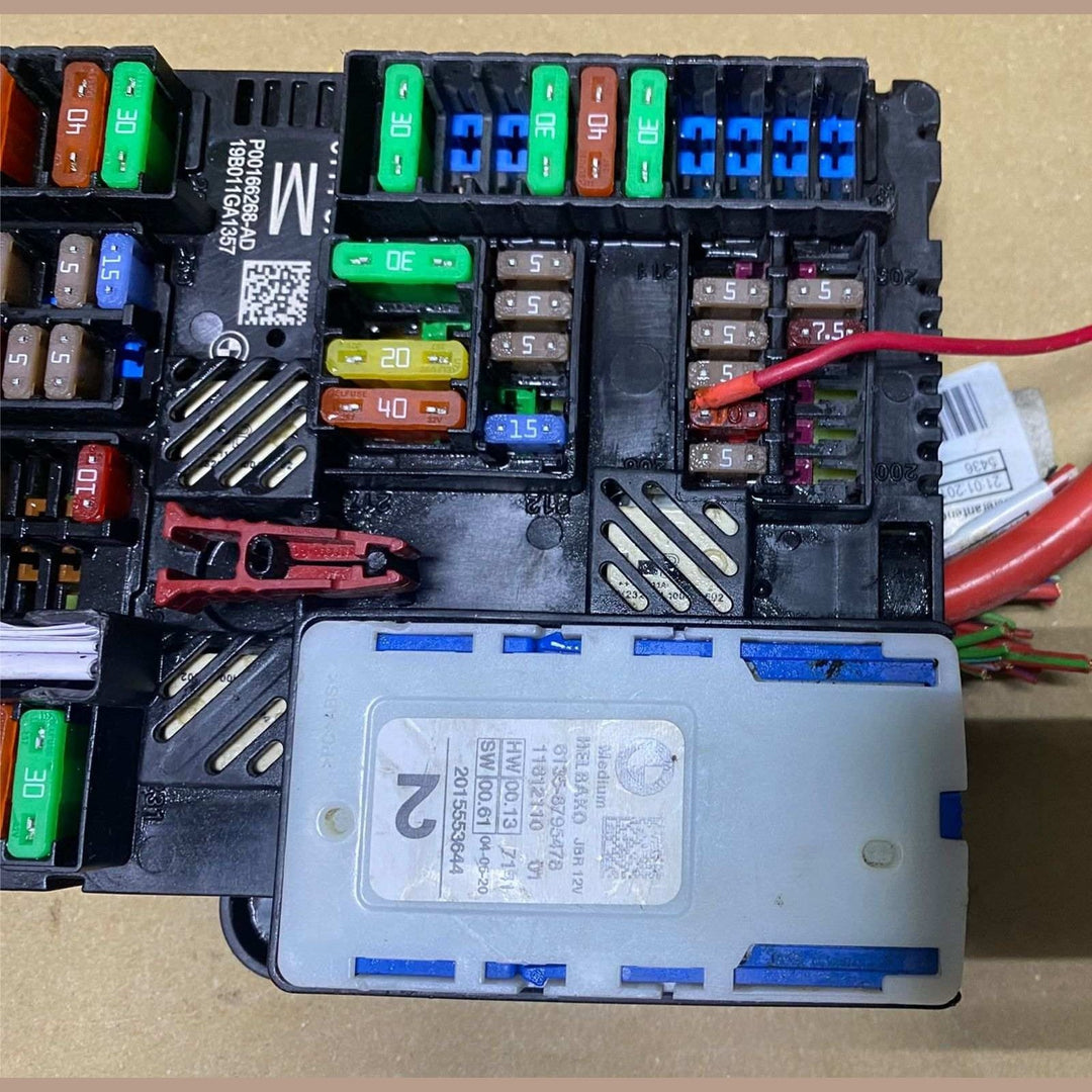 2018-2022 BMW 330i Fuse Box 8715718  330i G20 