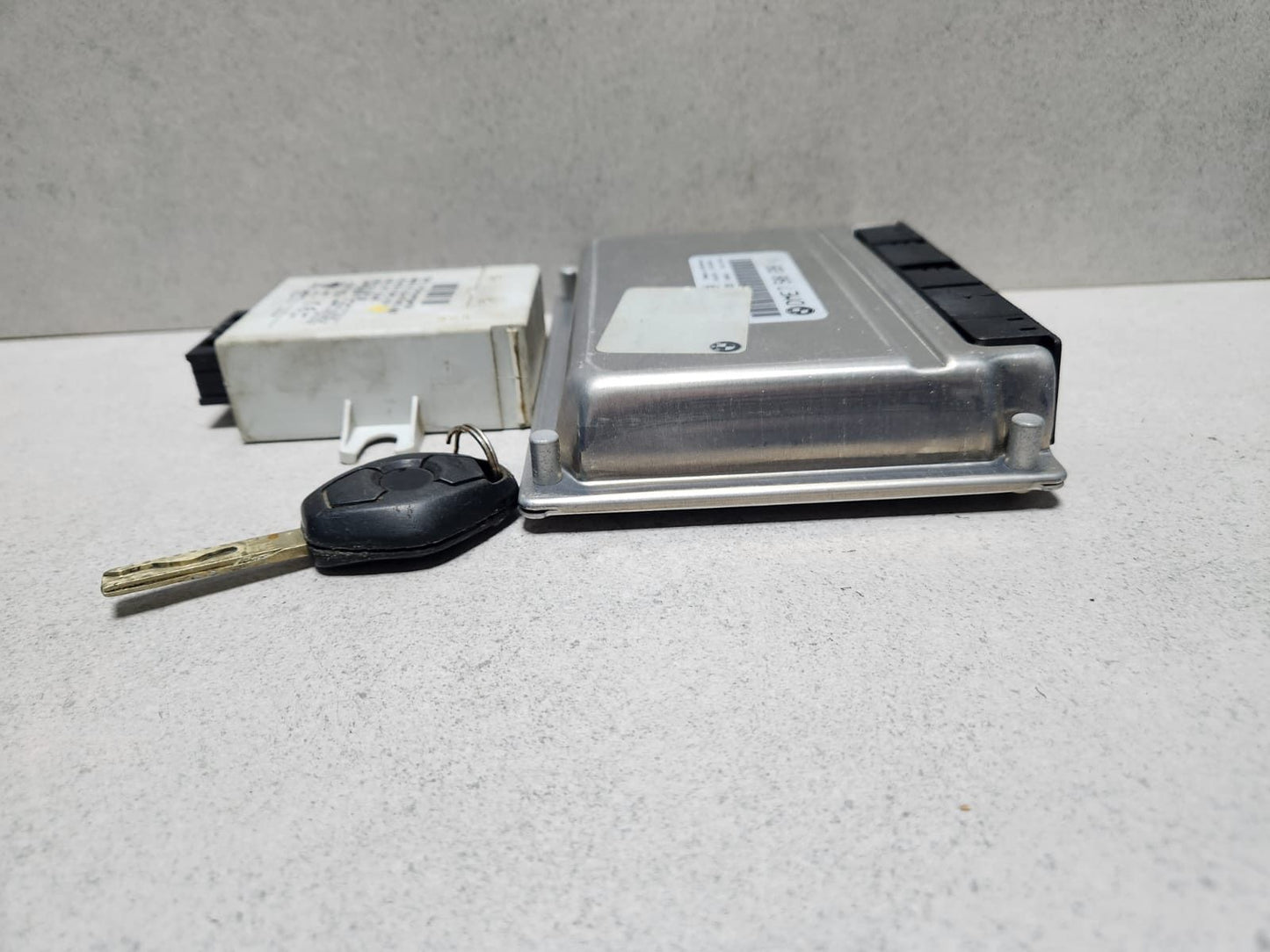 2000-2006 BMW X5 Engine Control Module 7508698 X5 E53 4.4L M62