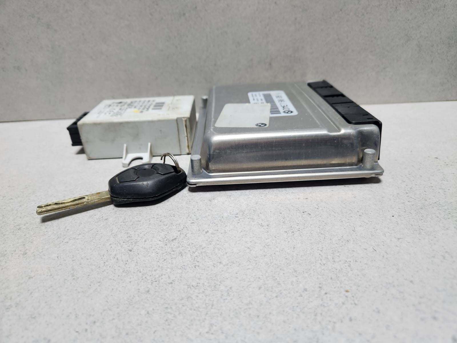 2000-2006 BMW X5 Engine Control Module 7508698 X5 E53 4.4L M62