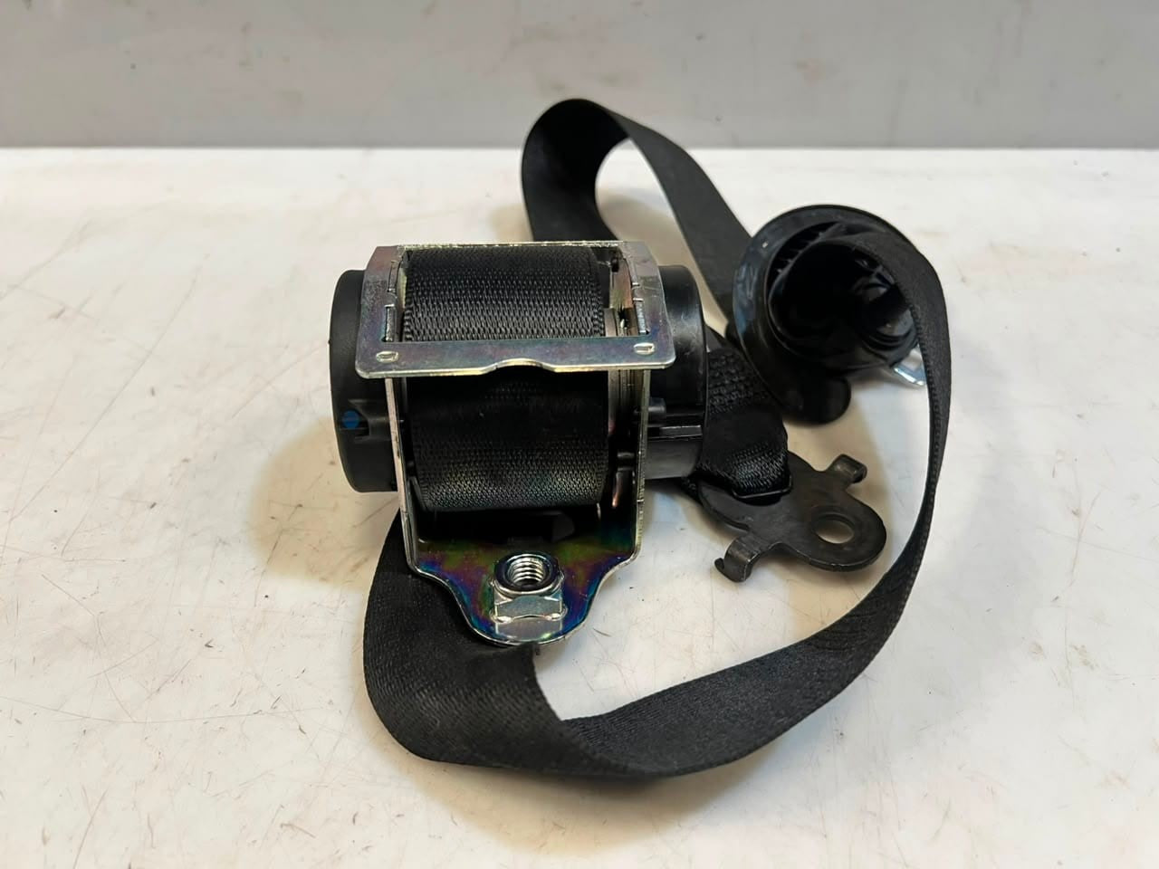 2011-2017 BMW 5 Series F10 F11 Front Seat Belt Left 610126300E OEM