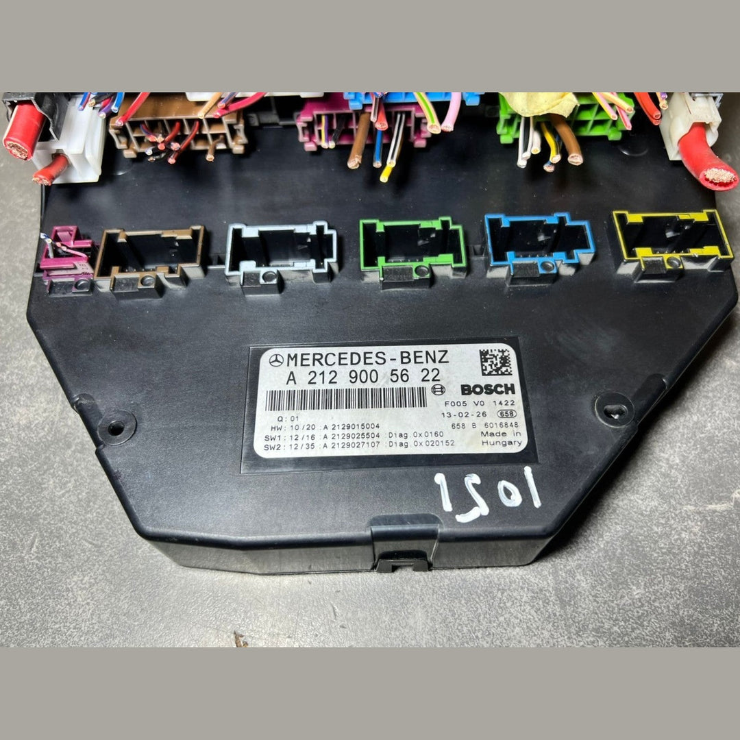 10-16 Mercedes-Benz W212 W204 Front SAM Module Relay Fuse Box A212 9005622 OEM