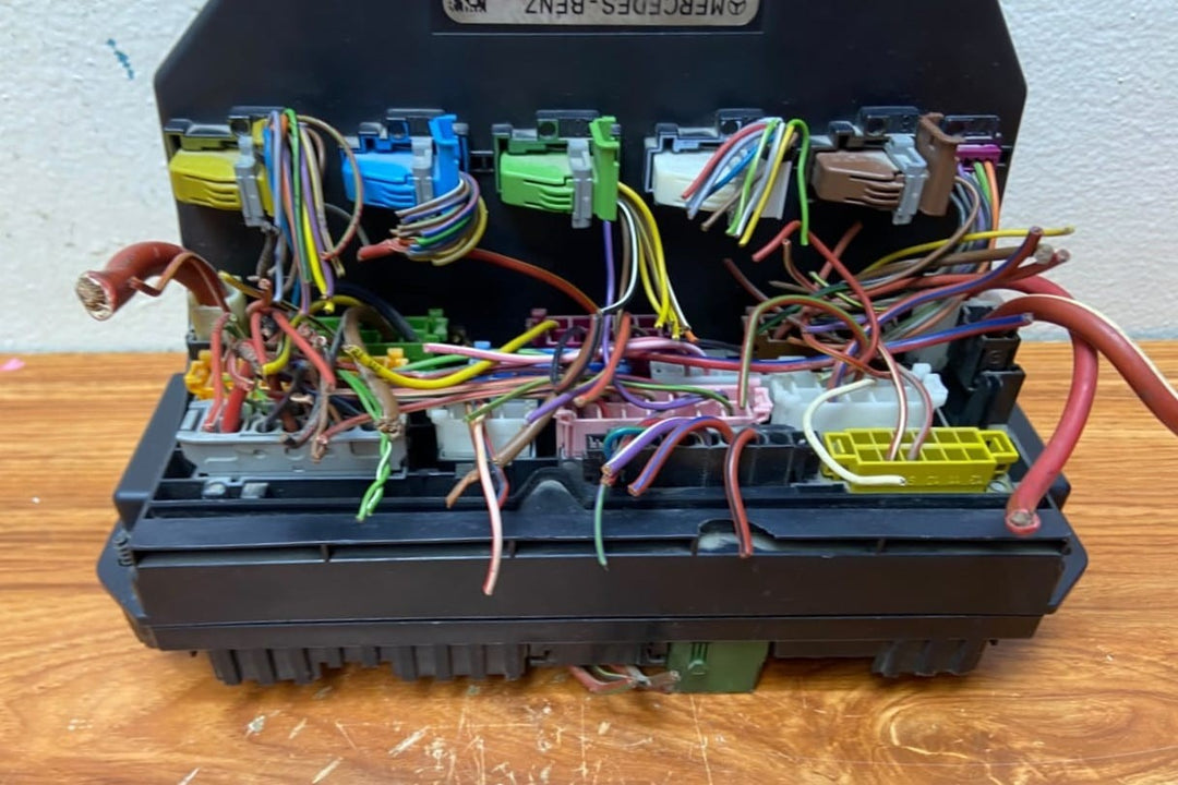 2010-1016 Mercedes E350 Front Sam Fuse Box Control Unit A2129006012 W204 W212