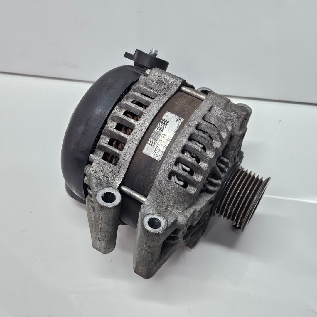 7606628-2010-2016 BMW M5 M6 F10 F06 X6M F86 4.4L turbo Engines Alternator OEM