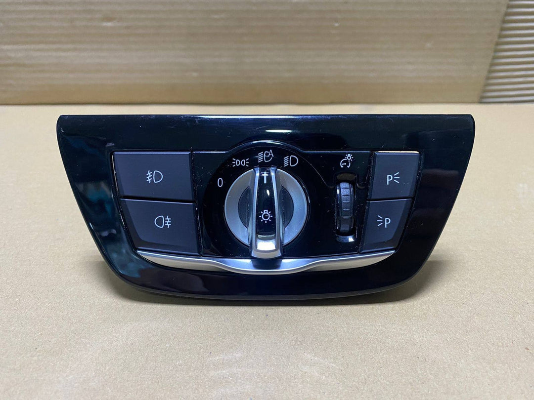 BMW Headlight Switch 9472970 5 Series G30 F90 530E 530I M5 520I 2017-2022