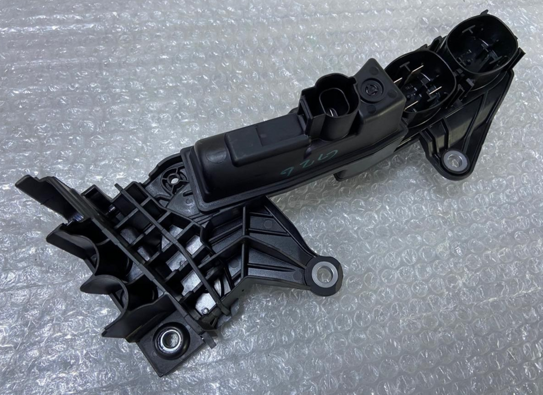 OEM BMW 4 SERIES G22 G23 G26 BATTERY JUMP START TERMINAL BOX TRIM-  6842525