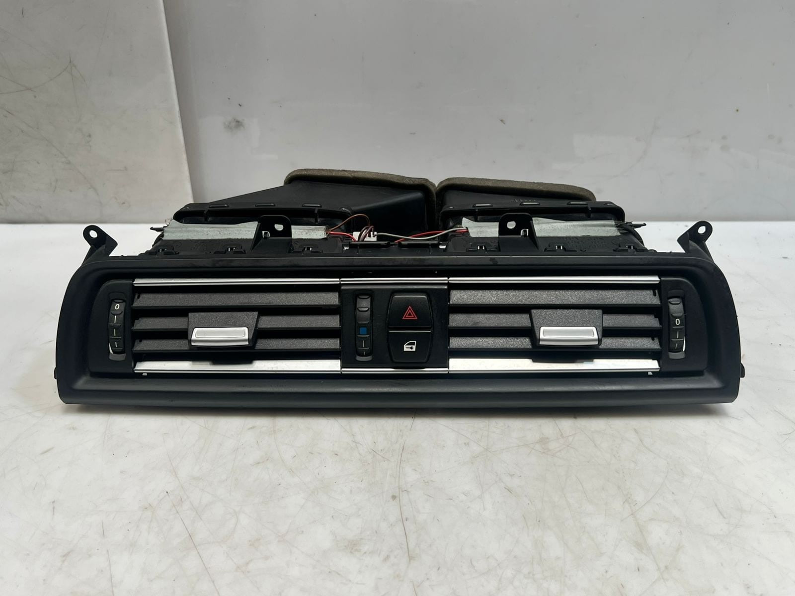 BMW 5 Series F10 F11 Dashboard Fresh Air Grille Center 9209137 OEM