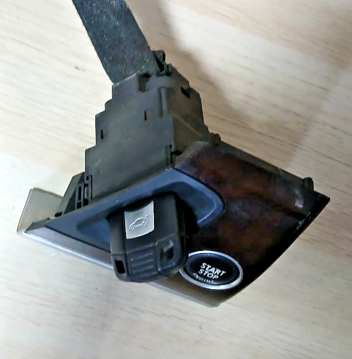 BMW X5 E70 BMW X5 4.8i DME ECU Engine Control Unit OEM 7582306