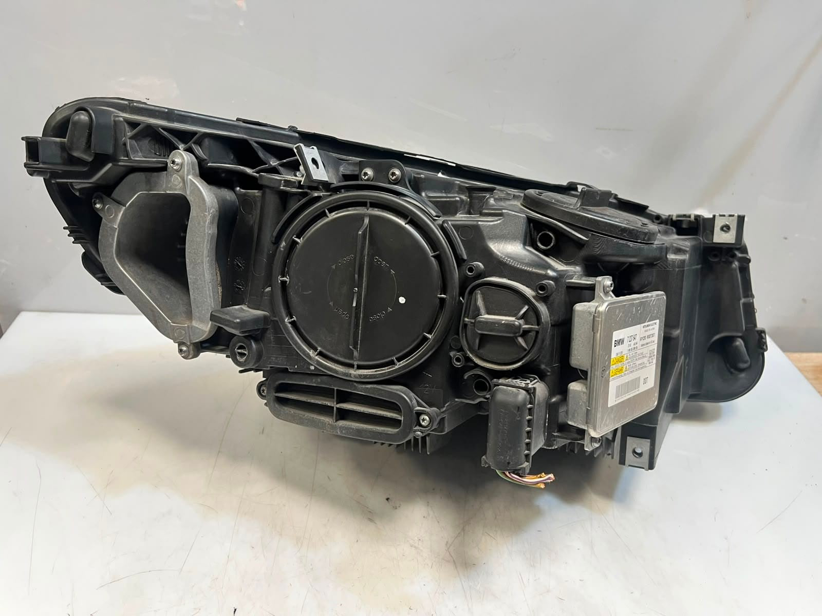 2010-2017 BMW 5 Series F07 535i GT 550i GT Xenon Headlight LEFT US 7199617
