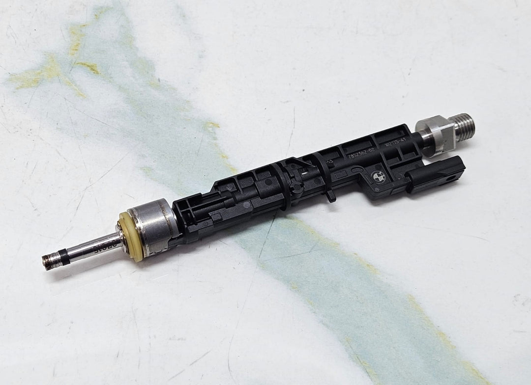 BMW S63B44 M5 F90, M8 F91 F92 F93, G30 5 Series Fuel Injector 7852362 OEM-1 PC