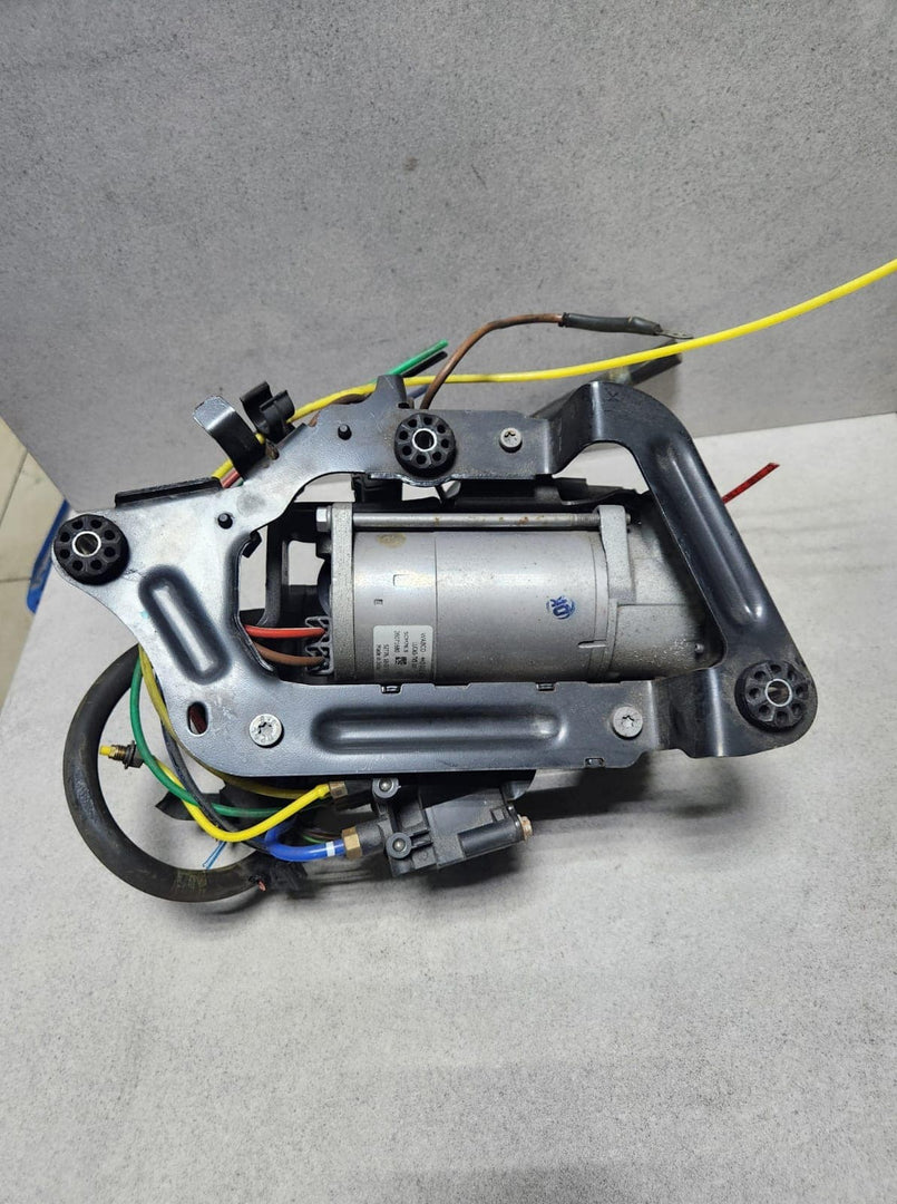 2015-2022 BMW 740i Air Suspension Compressor 6861882 7 Series G11 G12