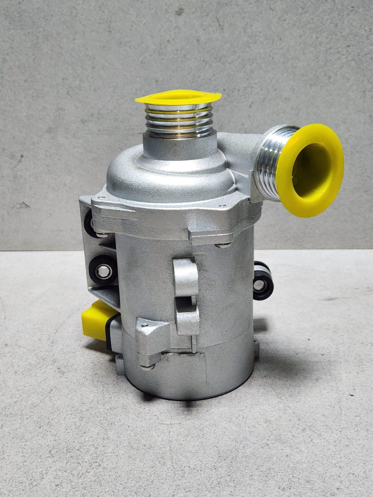 Genuine 2008-2013 BMW 128i Electrc Water Pump 11517586925 E90 X3 Z4 1 3 5 Series