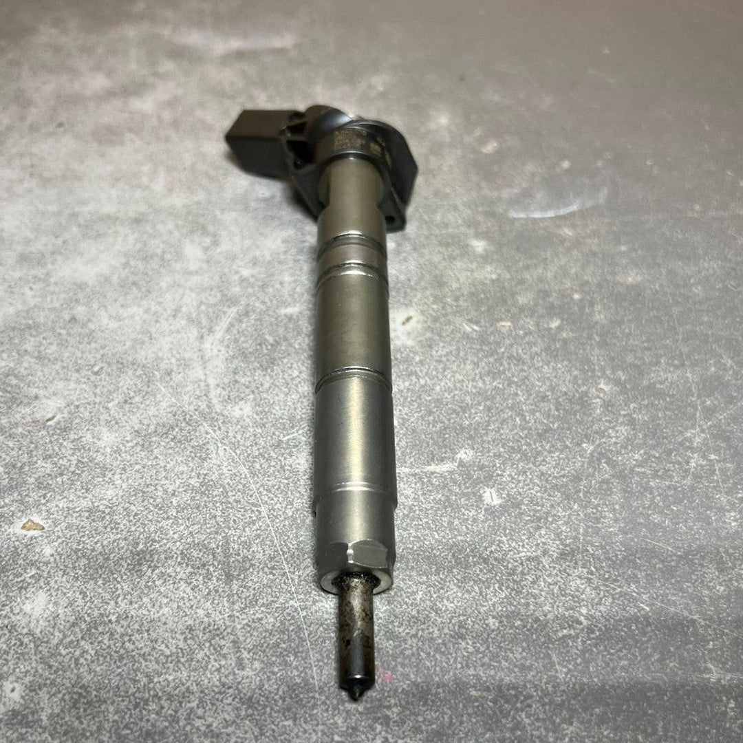 Genuine Mercedes W164 W211 Fuel Injector Sprinter OM642 A642 0701387 Oem Diesel