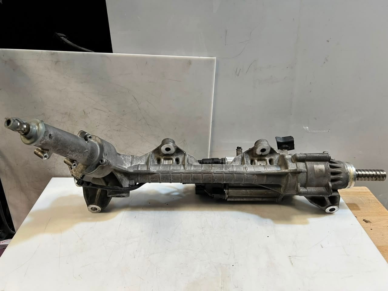 2014-2016 BMW 528i F10 Power Steering Rack 6869213 RHD