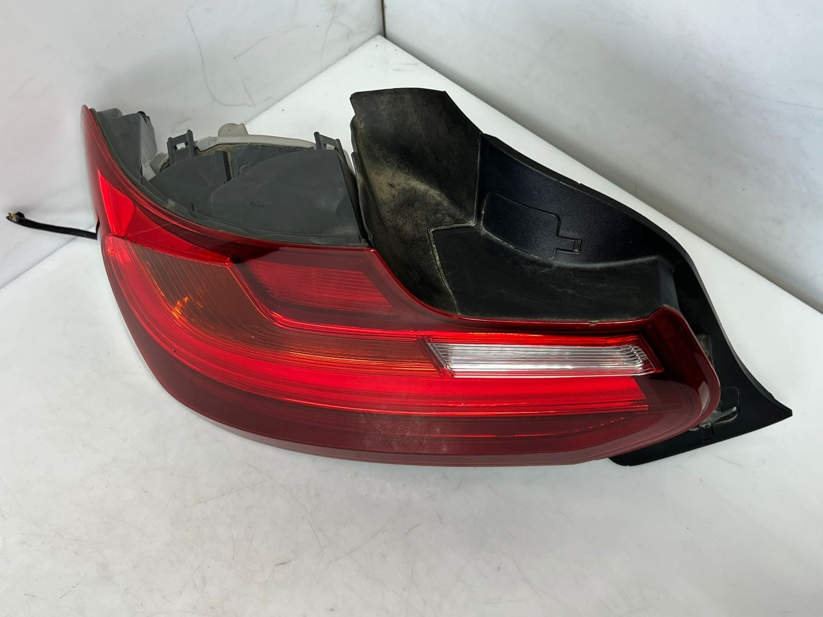 2014-19 BMW 2' F22 F23 PASSENGER SIDE REAR TAIL LIGHT LEFT SIDE 7295423-09 RHD