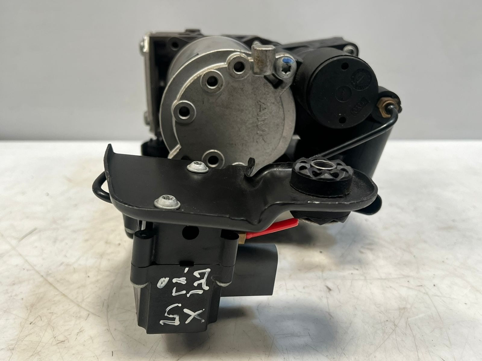 2006-2014 BMW X5 E70 X6 E71 E72 Air Suspension Compressor AIR SUPPLY 6789938 OEM
