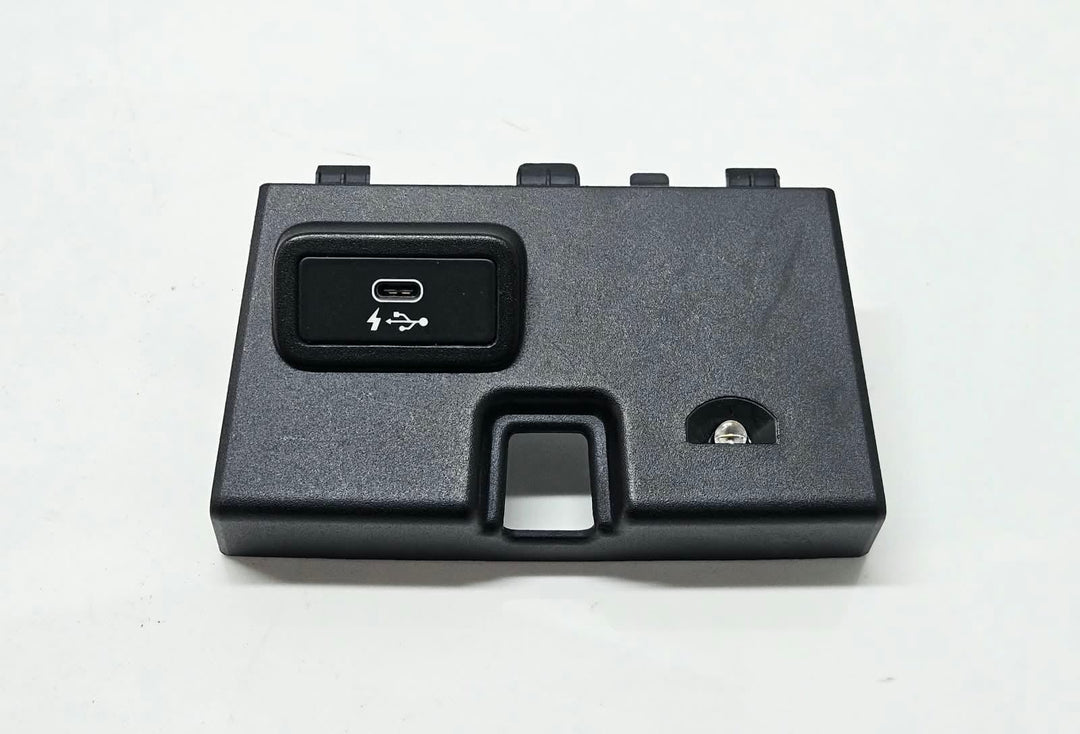 6807232-2019-2024 BMW 330i G26 C Type USB Port With Trim OEM