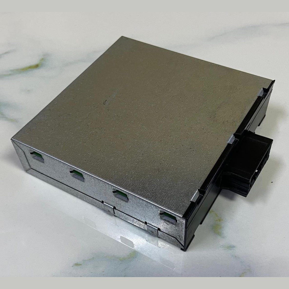 OEM BMW X1 E84 VOLTAGE CONVERTER CONTROL MODULE 9253208