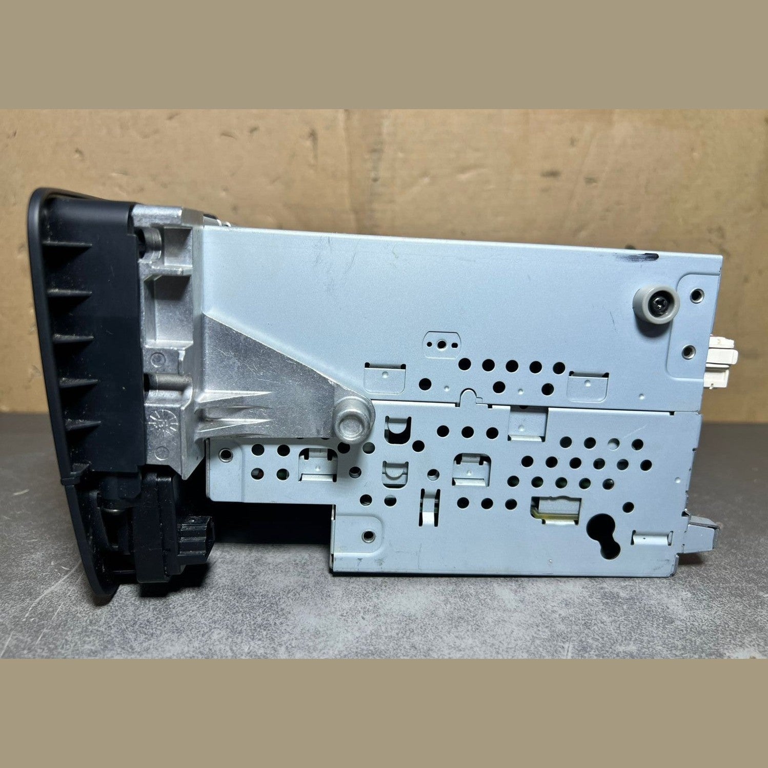 2013–2015 Mercedes-Benz W246 CLA Head Unit CD Player A246 9006015 OEM