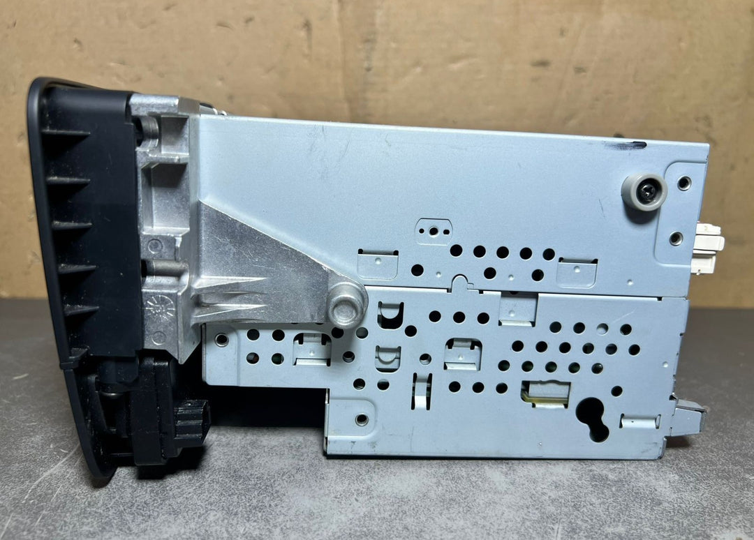 2013–2015 Mercedes-Benz W246 CLA Head Unit CD Player A246 9006015 OEM