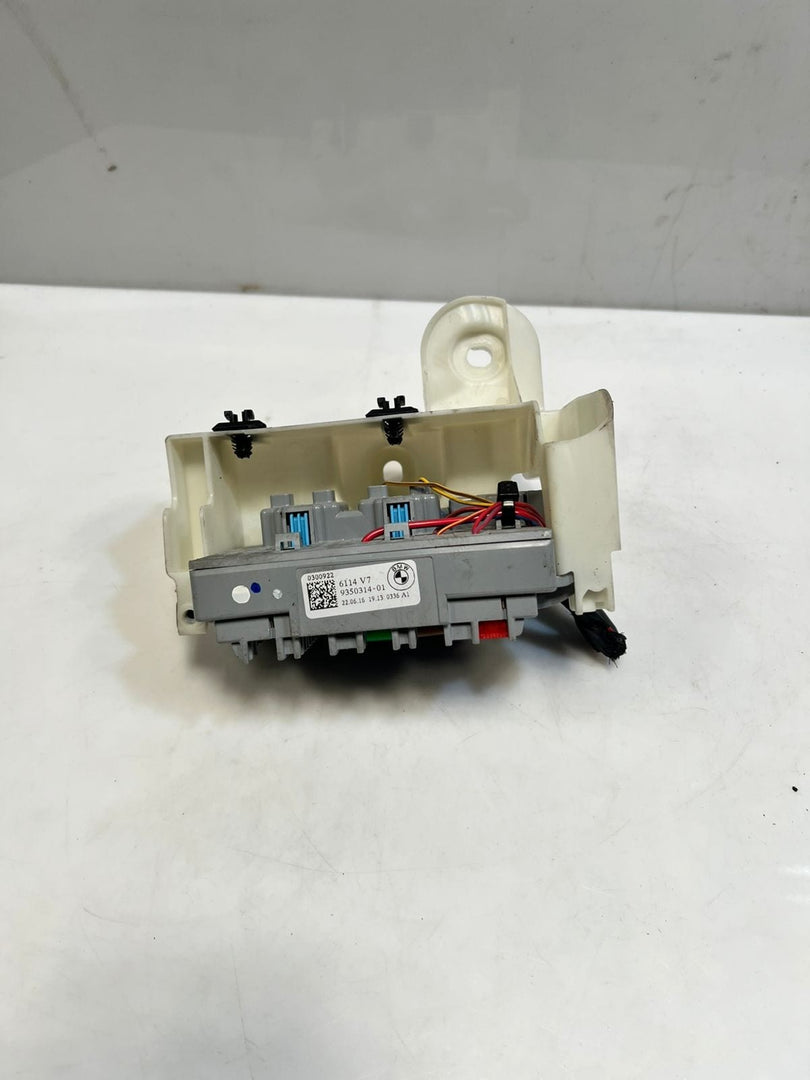 BMW 330i G20 G21 G30 G31 G11 FRONT LEFT SIDE POWER DISTRIBUTION Fuse Box 9350314