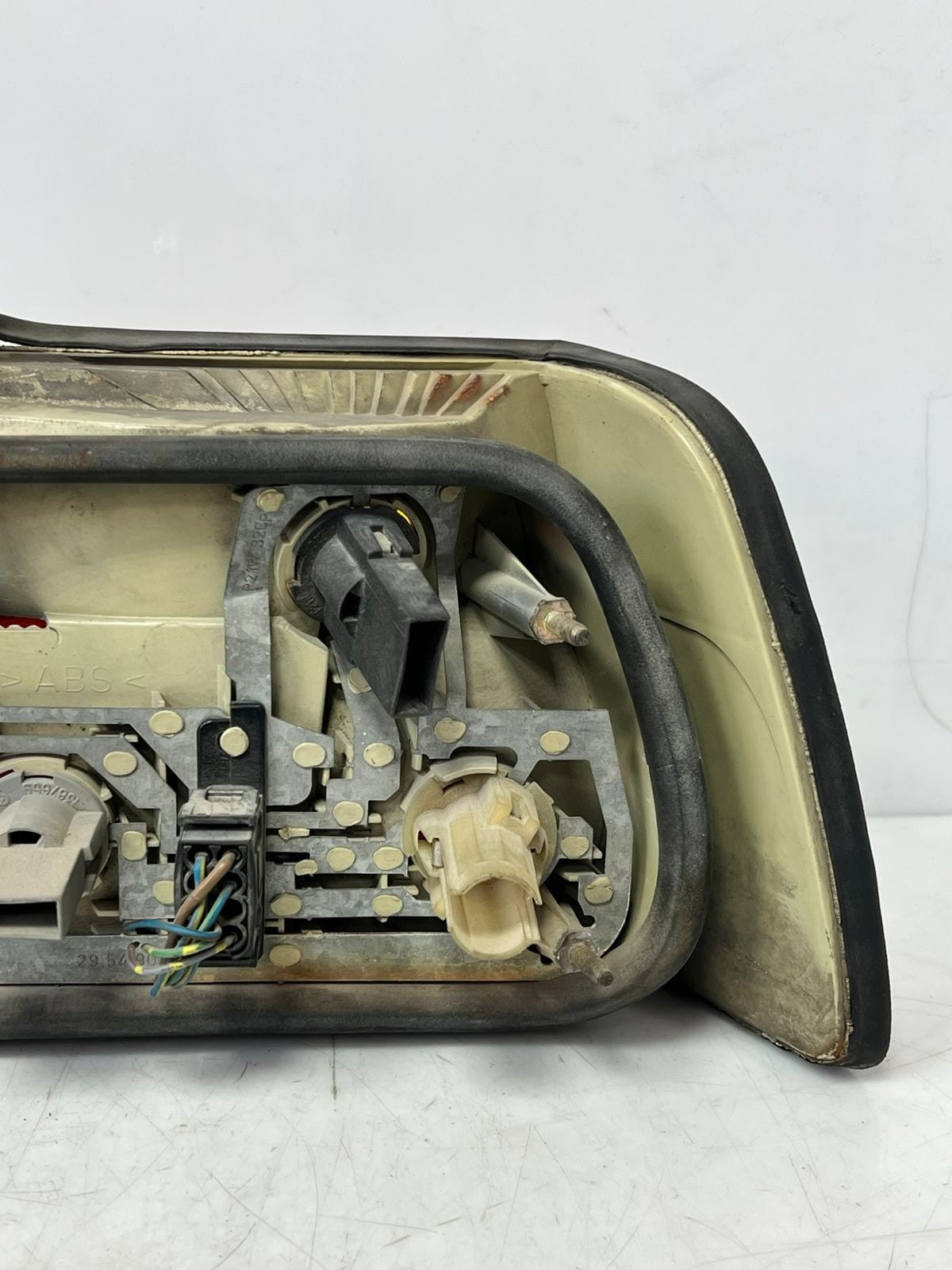 1994 BMW E36 318i 323i 325i 328i M3 REAR Tail Light LEFT RIGHT 8353272 8368337