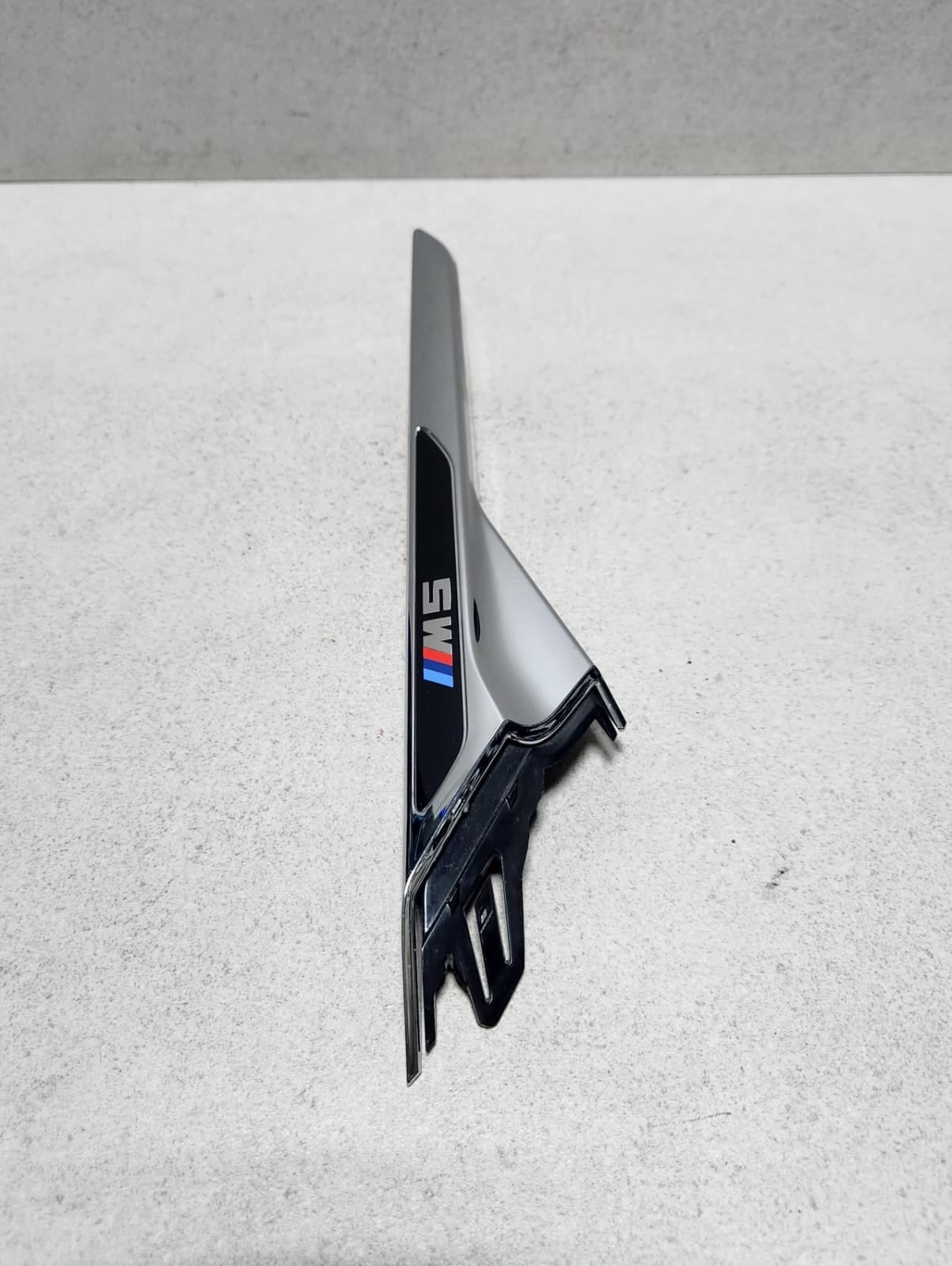 2016-2023 BMW M5 Fender Trim left front  Molding 8063205 M5 F90 