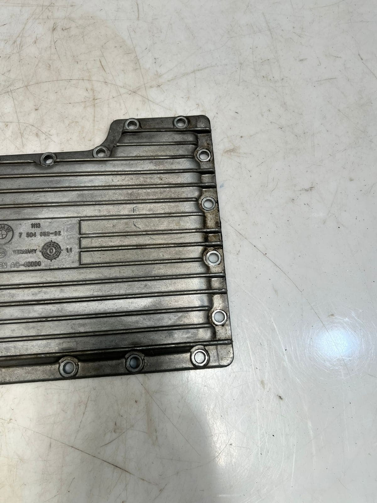 2003-2005 LAND ROVER X5 L322 with 4.4 V8 engine M62B44 Oil Pan 7504653 - 02