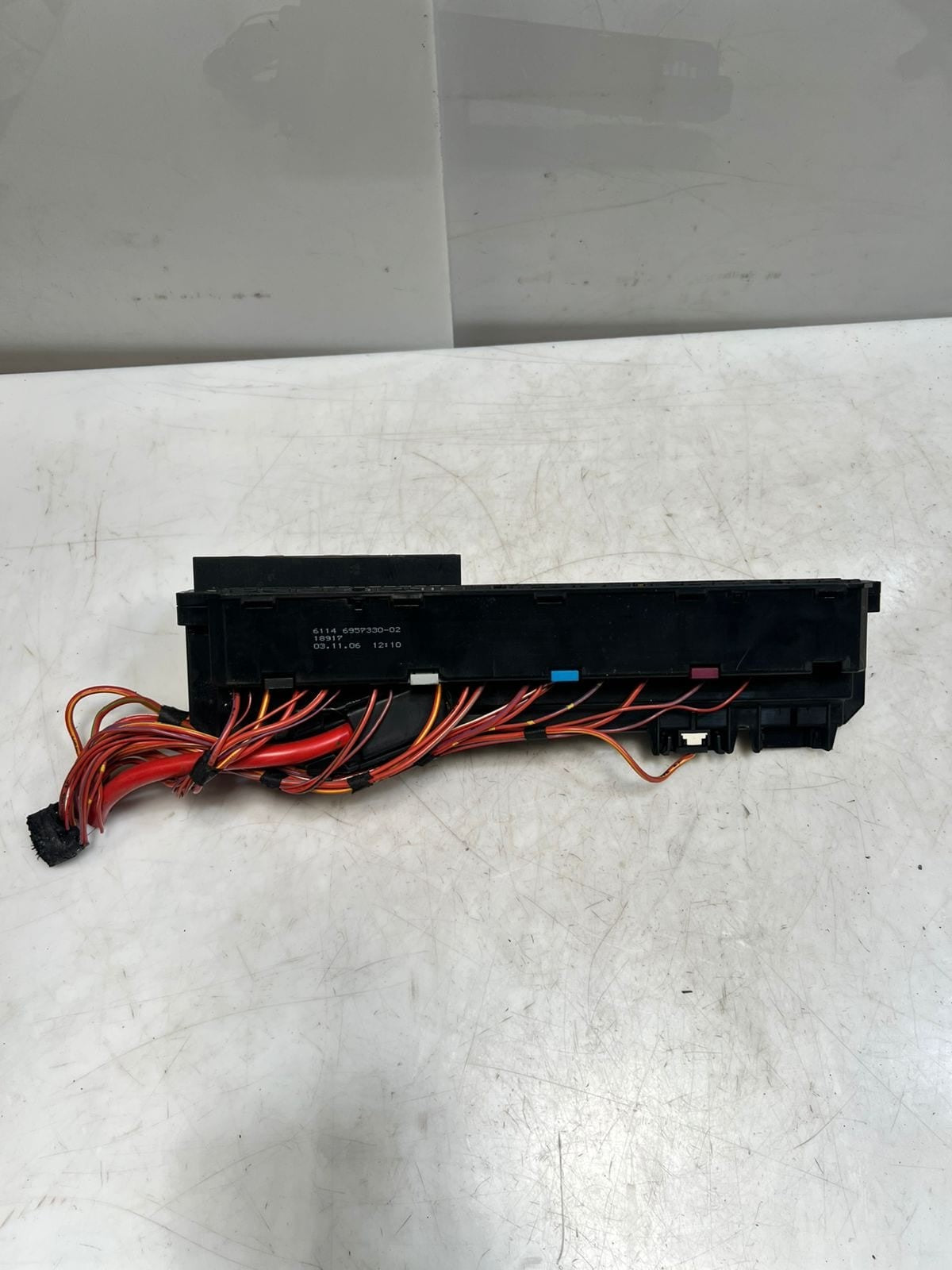 2004-2010 BMW 525i 5 Series E60 E61 528i Power Distribution Fuse Box 6957330 OEM