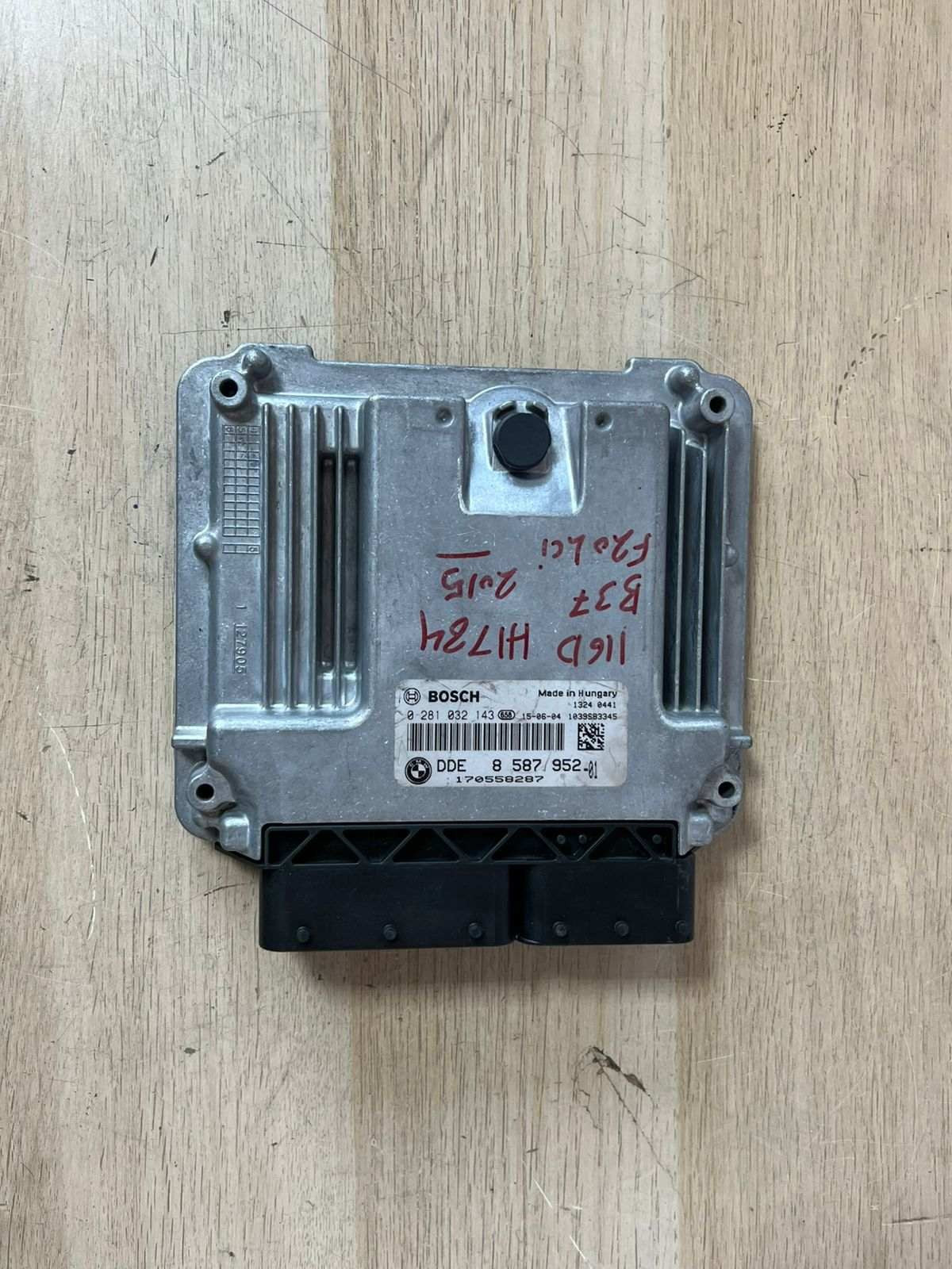 BMW Engine Control Unit 8587952