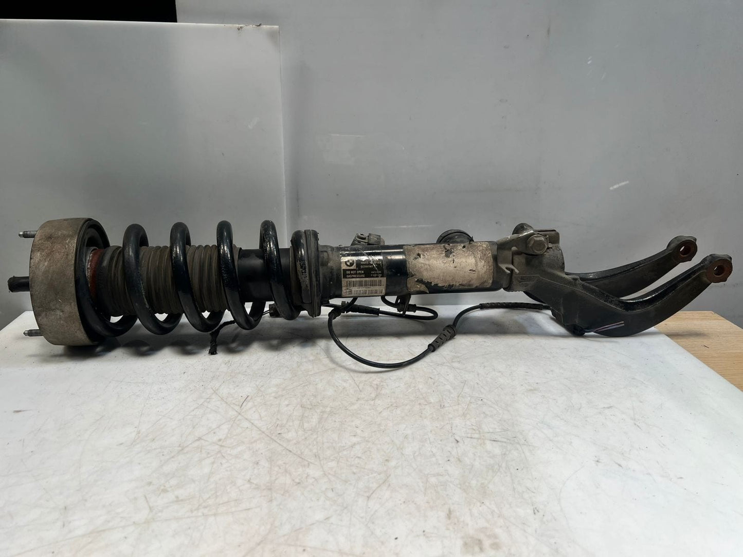 2013-2018 BMW X5 F15 X6 F16 F85 Front Shock Absorber With Coil Spring 6875084