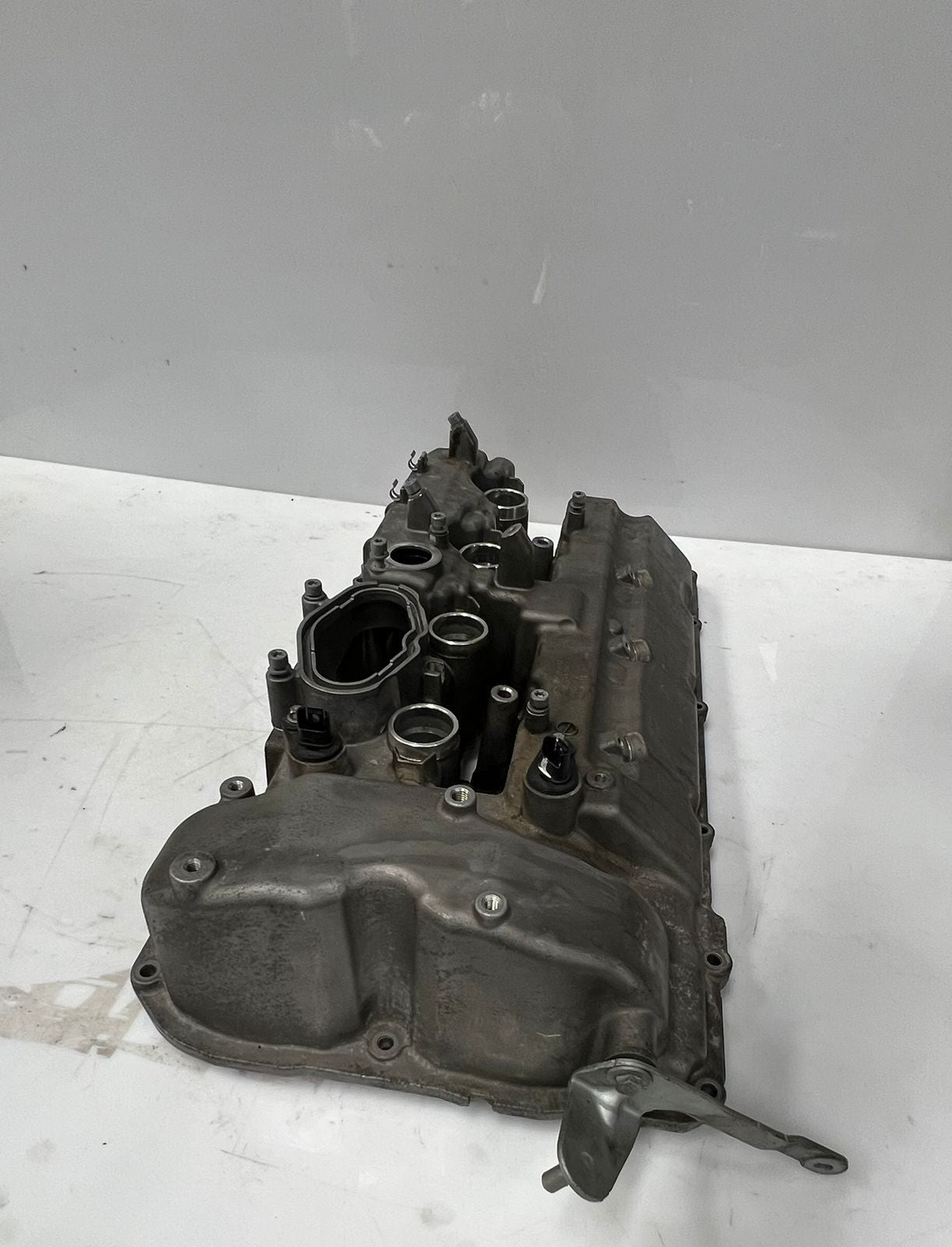 OEM Left Valve Cover for 2012-2016 BMW F10 M5 with S63 engine. 7603653