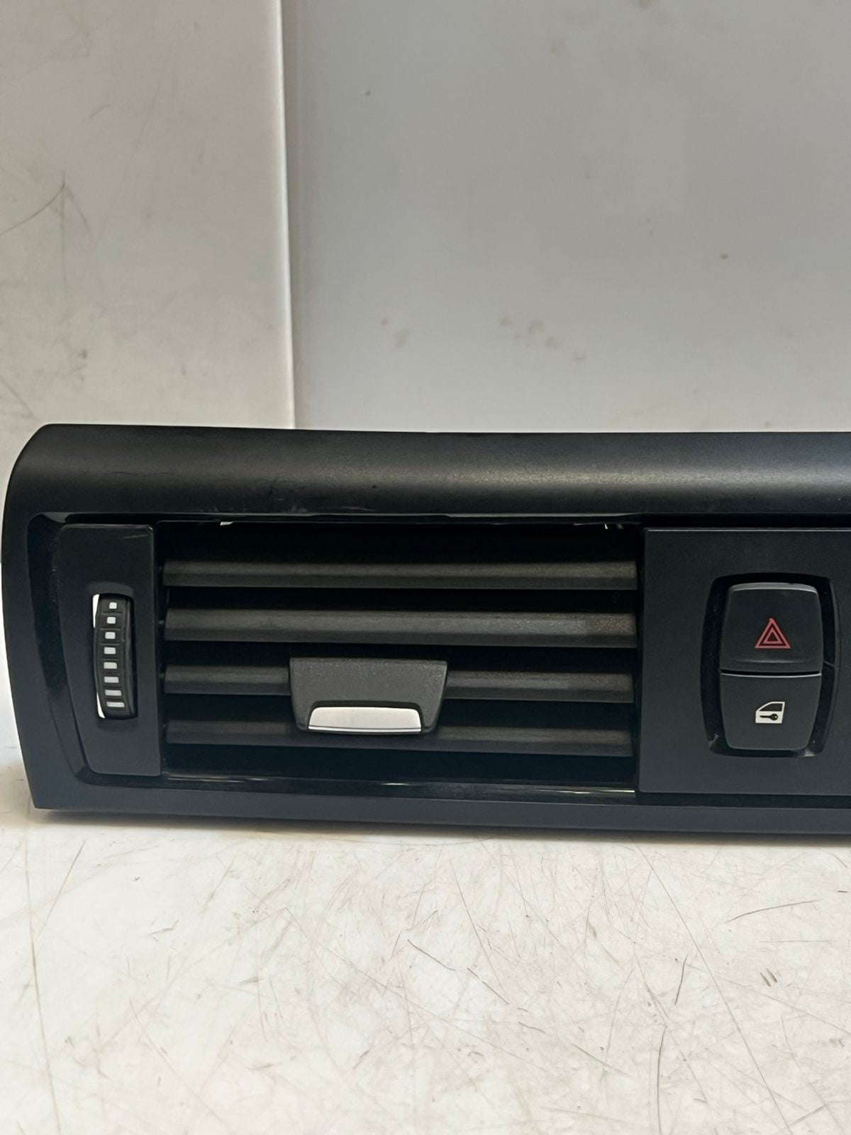 BMW 1 2 Series F20 F21 F22 F23 F2X Dashboard Center Air Vent 9205357 OEM
