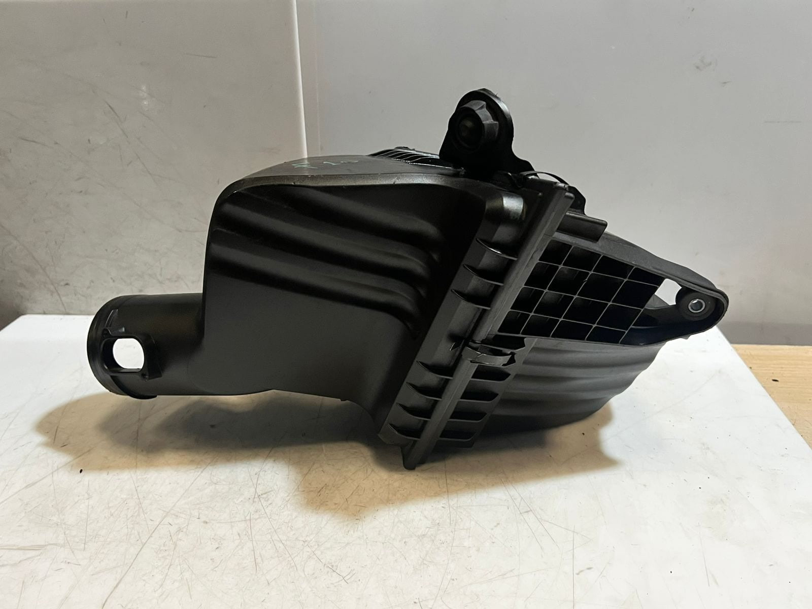 2010-2016 BMW 528i F10 N20 520I F11 F07 Air Intake Filter Box 7612014 OEM
