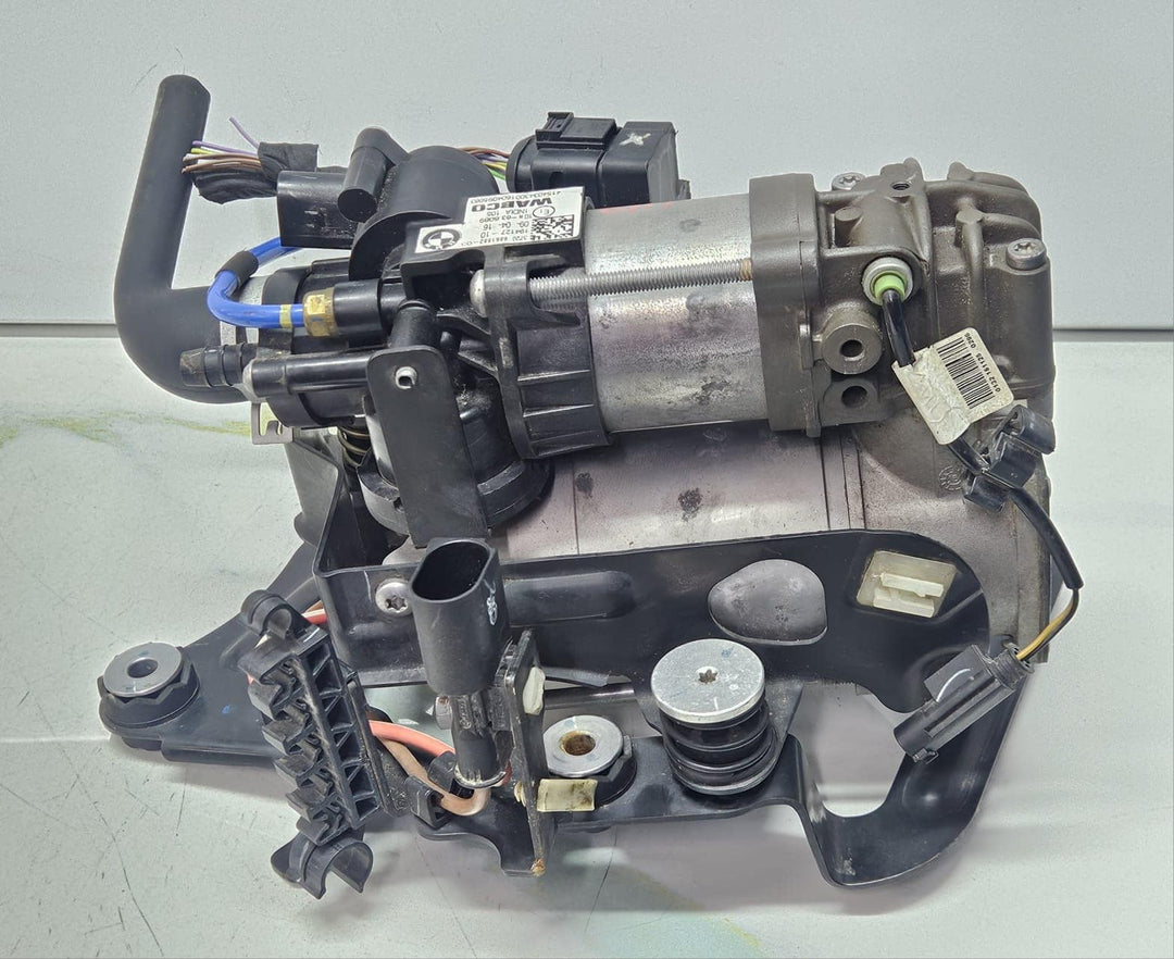 BMW 740e 7 Series G11 G12 Air Pump (Suspension) 6861882 OEM