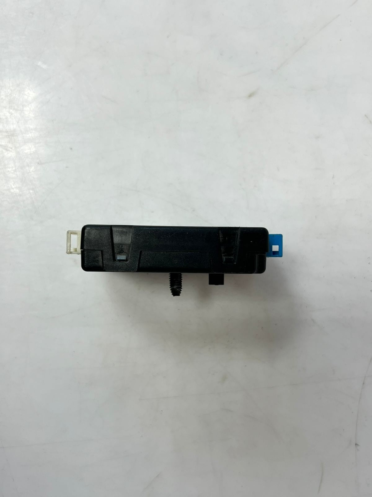 2014-2019 BMW X6 Rear Trunk Lid Emc Antenna Amplifier Filter 6819374