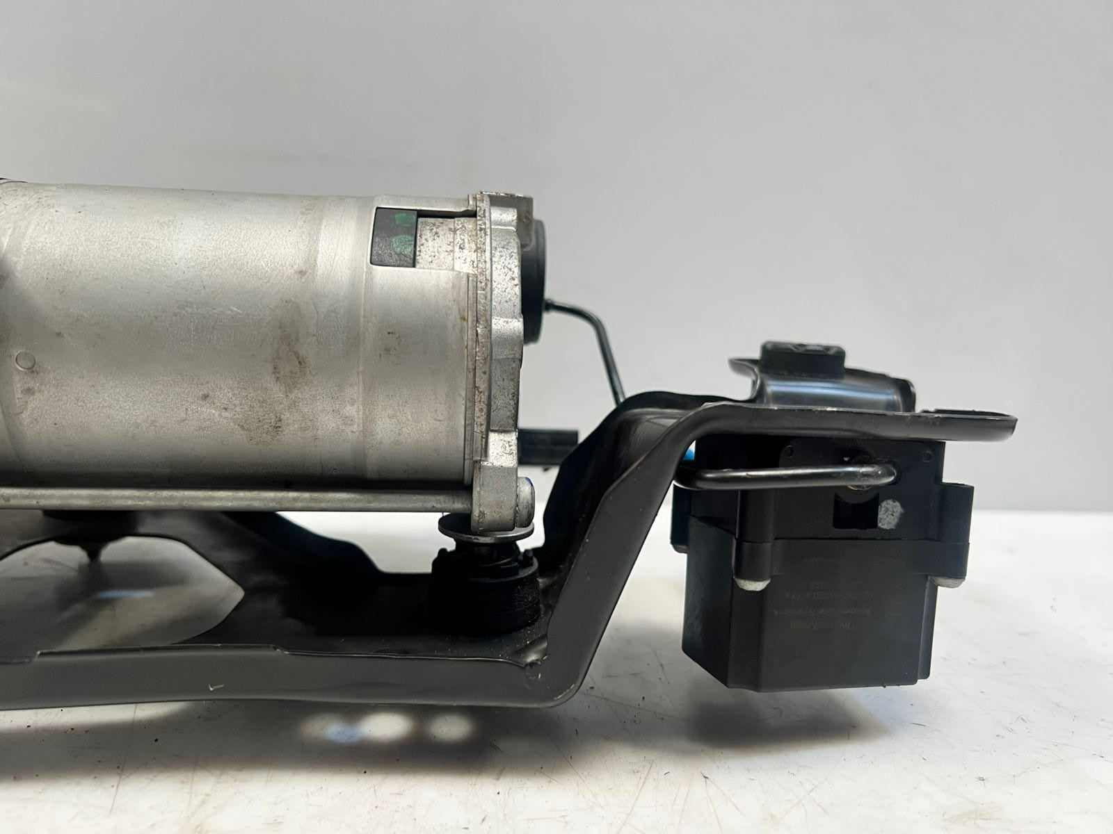 2006-2014 BMW X5 E70 X6 E71 E72 Air Suspension Compressor AIR SUPPLY 6789938 OEM