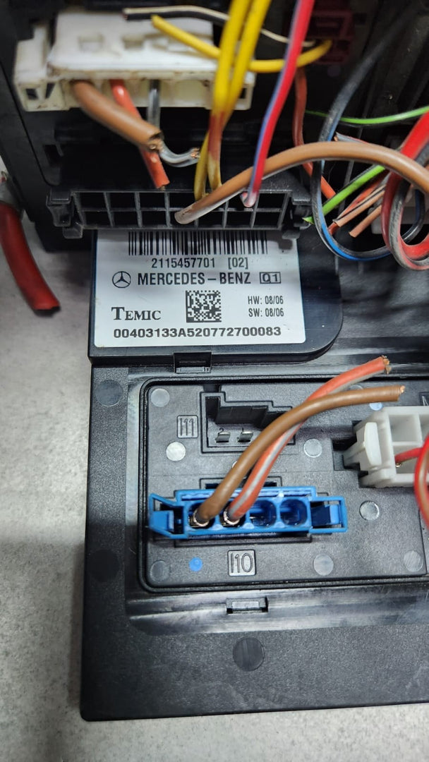 2003-2009 Mercedes-Benz E320 Front Sam Control Unit Fuse Box Module 2115457701