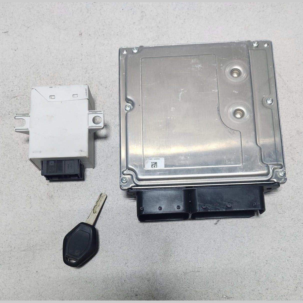 BMW N46 E46 Engine Control Unit DME ECU Set 7563921 OEM