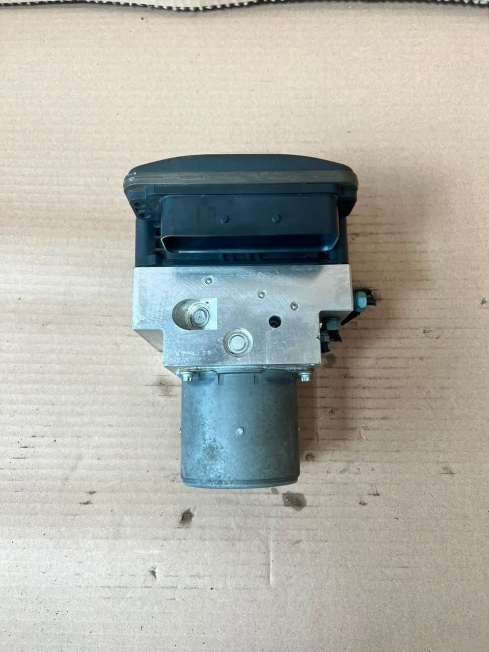 2010 BMW 5 Series F10 F11 4WD DXC DSC ABS CONTROL UNIT Pump 6799523 OEM