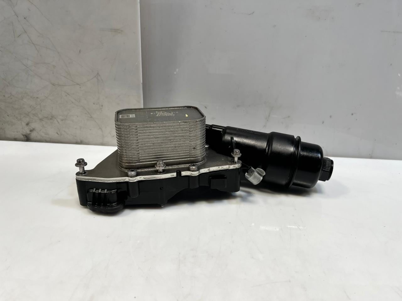 2017-2024 Mini Cooper F60 F56 1.5 12V 136HP Countryman Engine Oil Cooler 8585236