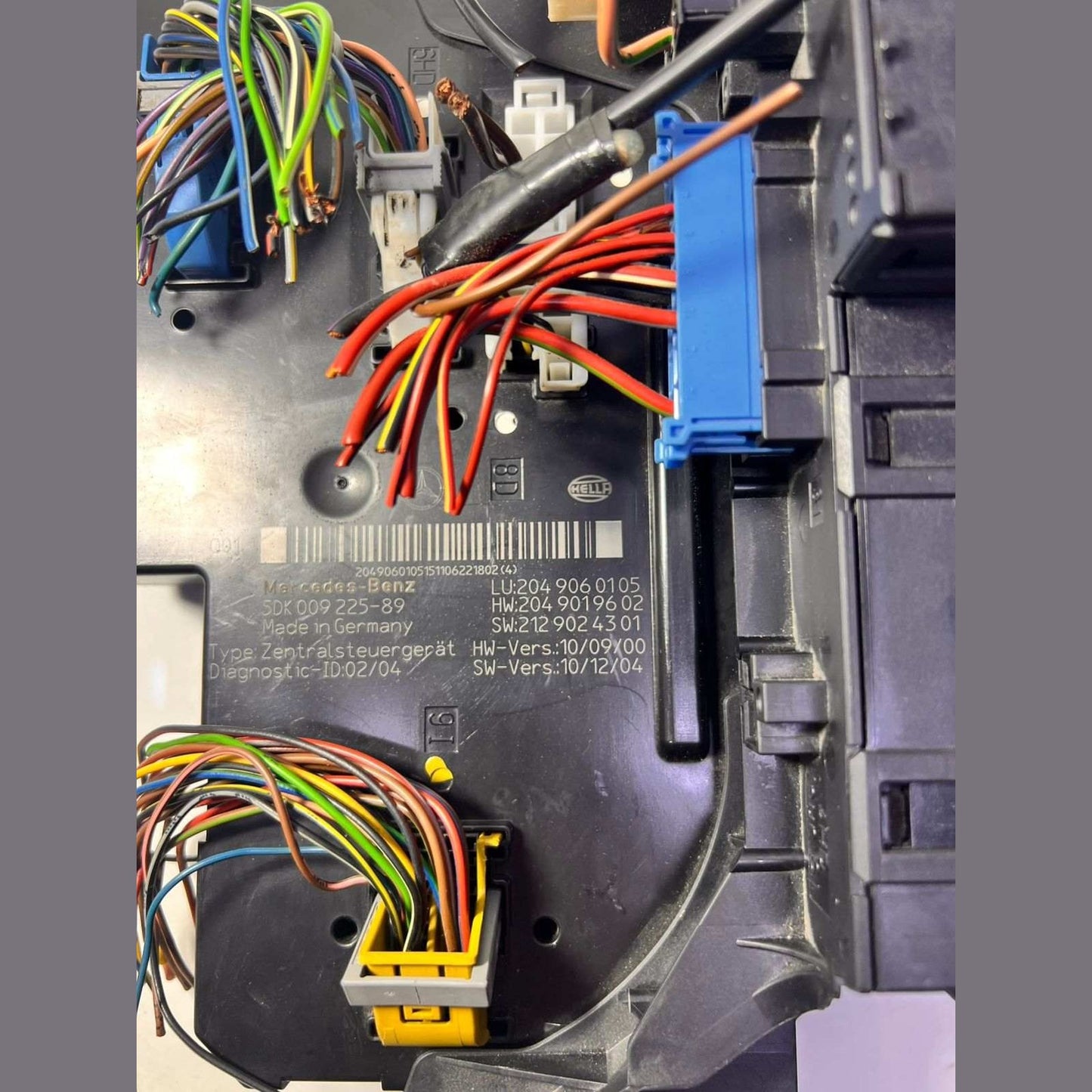 2012-2014 Mercedes-Benz C300 Rear Relay Fuse Box Sam Module 204 906 0105 W204 C2