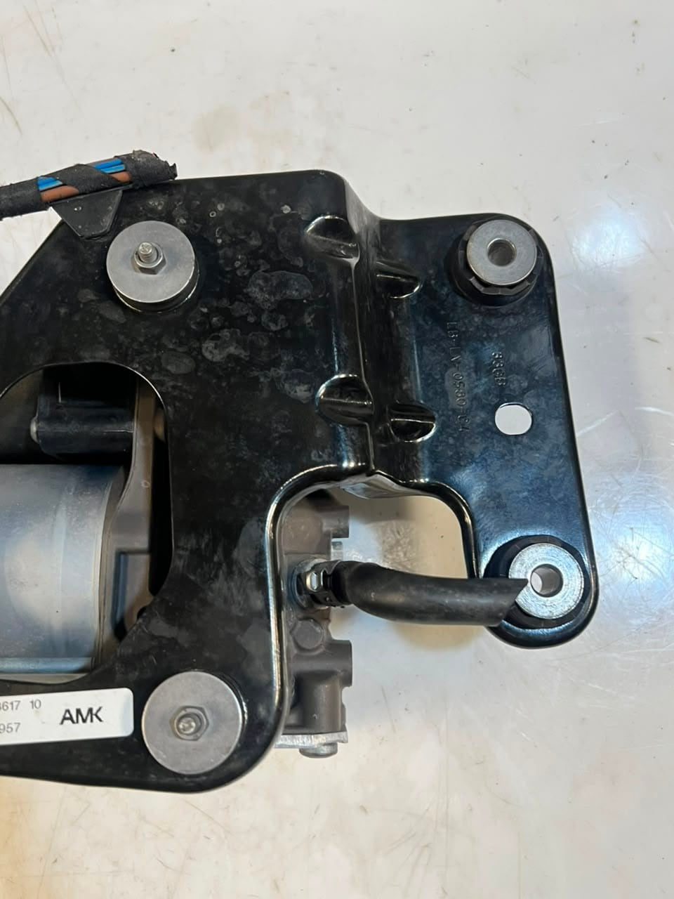 2012 BMW X5 E70 X6 E71 Air Suspension Compressor PUMP 6859714 OEM