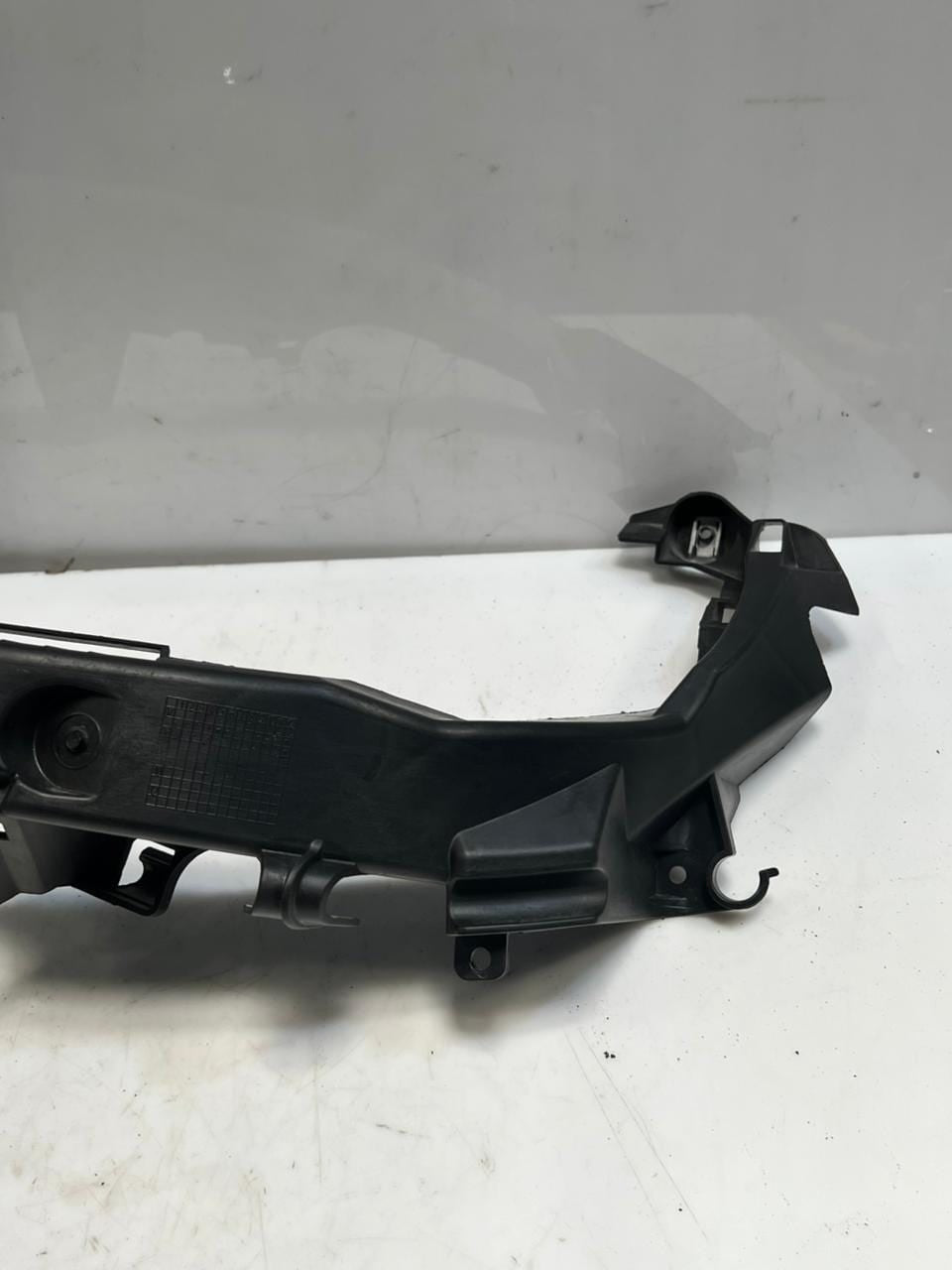 2006-2008 BMW 325i 3 Series E90 E91 Headlight Mounting Bracket LEFT 7116707 OEM